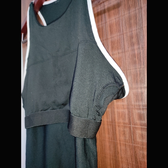 ❌SOLD❌Black Halter Neck Top 🖤🤍 - Picture 6 of 8